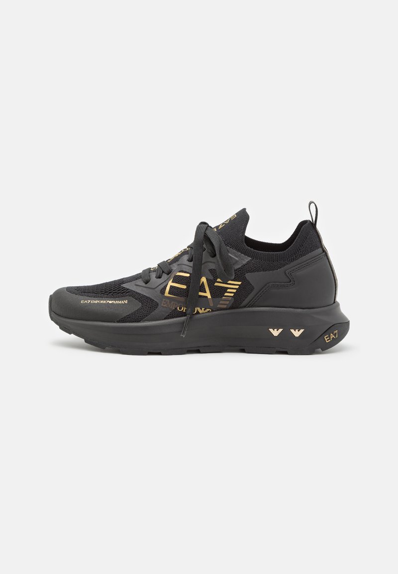 EA7 Emporio Armani - ALTURA UNISEX - Trainers - triple black/gold, Enlarge