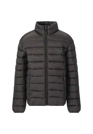 Zwarte pufferjack met een ritssluiting aan de voorkant, hoge kraag en horizontaal gestikt ontwerp. Gladde textuur en minimalistische branding op de borst.