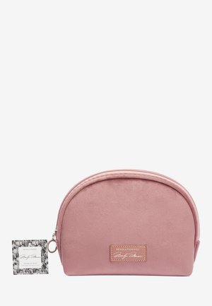 REVOLUTION PRO X MARILYN MAKEUP BAG - Makeup accessory - -