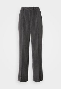 Pantalons gris rayés avec une coupe droite, taille ajustée et taille mi-haute ; présentent des lignes verticales et une texture lisse.
