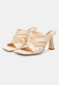 Bata Muiltjes met hak - beige