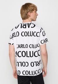Carlo Colucci T-shirts med print - weiß