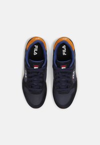 Fila RETROQUE - Sapatilhas - navy/russet orange