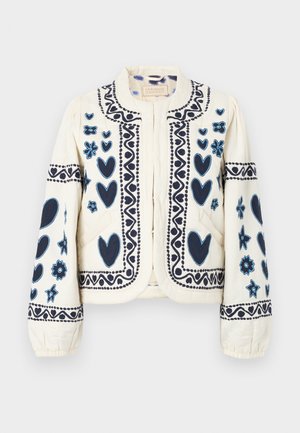 Crème jas met marineblauwe geborduurde harten en bloemen, voorzien van een ronde kraag en elastische manchetten, textiel in een getailleerd ontwerp.