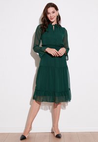 LELA REGULAR FIT - Juhlamekko - emerald
