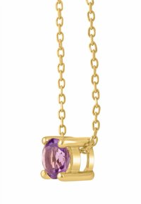 Guld halskæde med en oval ametyst vedhæng, sat i en elegant guldrand. Vedhænget har facetter, der fanger lyset.