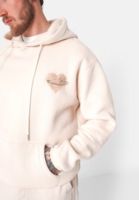 Sixth June HEART PINNED - Felpa con cappuccio - beige