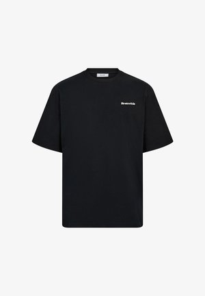 Sort kortærmet t-shirt med rund hals og lille hvidt "Resteröds"-logo på venstre bryst.