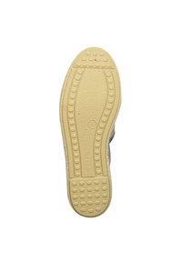Suela de zapato de goma amarilla texturizada, con un dibujo de banda de rodadura y formas redondeadas; diseñada para ofrecer agarre y durabilidad.