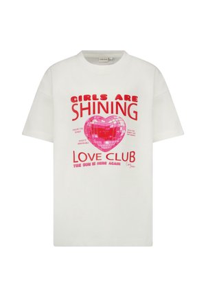 Wit T-shirt met korte mouwen, voorzien van roze en rode grafische tekst en een hartvormige discobal. Ronde hals, ruime pasvorm.