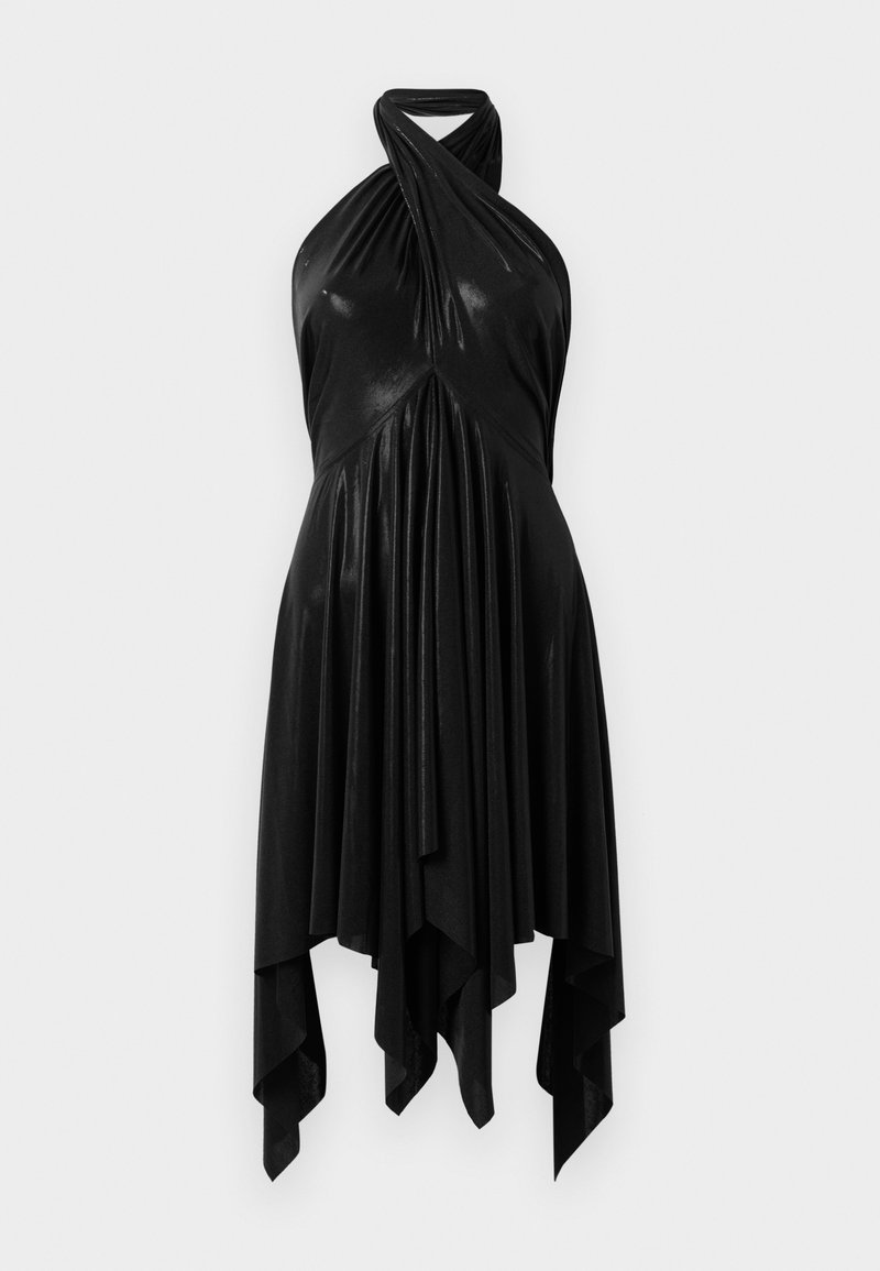 Vestido negro de halter con un diseño drapeado. Fabricado en un material brillante, presenta un escote retorcido y un dobladillo asimétrico. Textura suave.