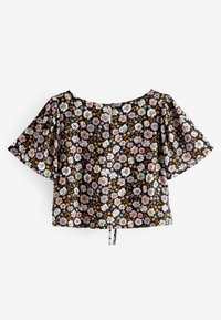 Mustahi floral crop top värviline, lühikeste flöödidte varrukatega, kus on segu roosadest, valgetest ja rohelistest lilledest; sisaldab taga nuppudega sulgemist ja sidumise detaili.