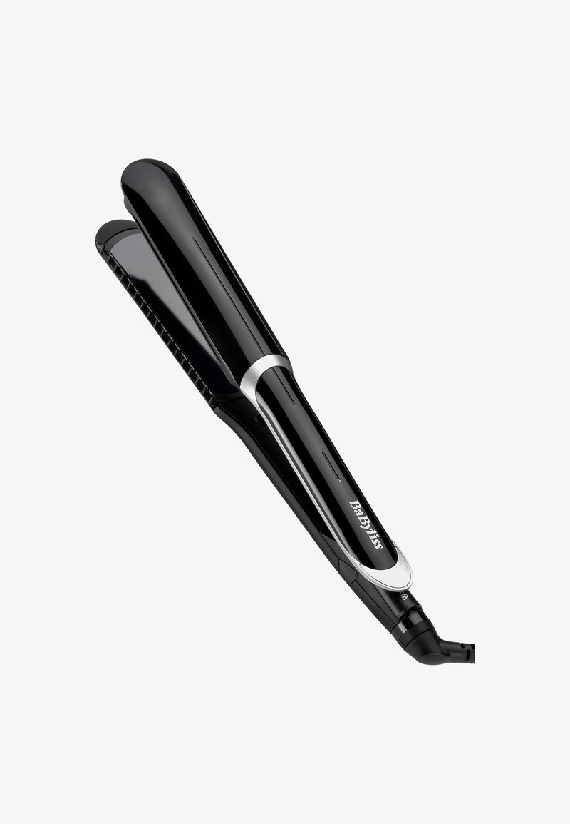 Zwarte BaByliss haarstijlijzer met zilveren accenten, keramische platen en draaibaar snoer op witte achtergrond.