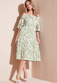 LELA REGULAR FIT - Denné šaty - ecru green