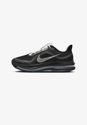 Scarpa da corsa Nike nera e grigia con lacci bianchi, ammortizzazione visibile Air Sole e tomaia in tessuto mesh traspirante.