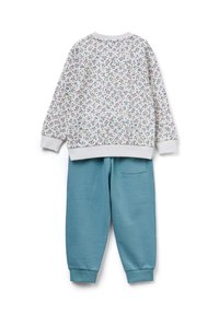 Baumwolloutfit mit einem weißen Sweatshirt mit floralem Muster und hellblauen Jogginghosen. Enthält gerippte Bündchen und eine aufgesetzte Tasche.
