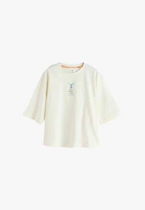 Tricou cu mânecă scurtă de culoare crem, din bumbac moale, având un text grafic central și o ilustrație cu un design pastel deschis.