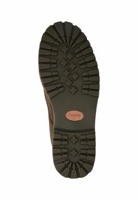 Suela de bota de goma marrón con patrones de relieve profundos, ranuras de flexión y un pequeño logotipo ovalado que detalla "BLACKSTONE" en cuero beige.