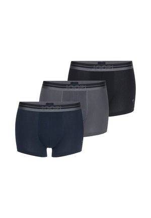 Tre par herre boxershorts i marineblå, grå og sort med mærkede taljebånd, hvor der står "JOOP!", arrangeret i en forskudt række.