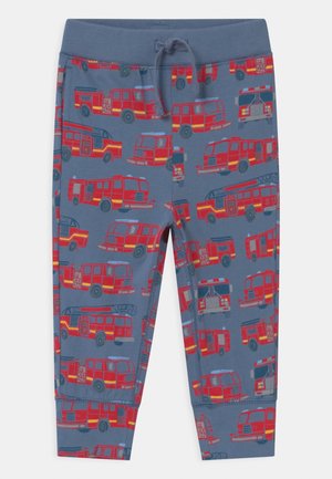 Pantalon bleu pour tout-petit avec un motif de camions de pompiers rouges et jaunes, doté d'une taille élastique avec un cordon de serrage.