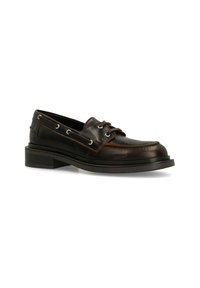 Donkerbruin leren boot schoen met zilveren oogjes, bruine stiksels en een lage zwarte rubberen hak. Rond de neus en gladde textuur.