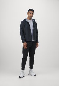 Calvin Klein Golf FEATHER DRY WATERPROOF SHELL JACKET - Regnjakke - black