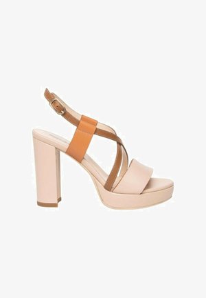 Sandali alti beige con tacco a blocco, caratterizzati da cinturini multicolor in marrone e arancione e una fascia anteriore ampia. Texture in pelle liscia.