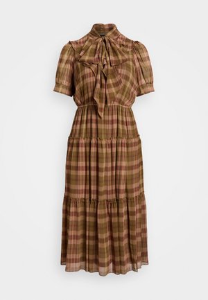 Brązowo-różowa sukienka midi w kratę z bufkami, warstwową spódnicą, elastyczną talią i dużą kokardą zawiązaną przy wysokim dekolcie.