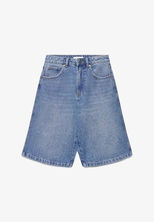 Pantaloncini di jeans blu fino al ginocchio con tasche frontali, passanti per cintura e chiusura con bottone.