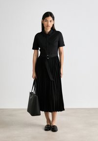 Tommy Hilfiger MIX PLEATED DRESS - Tričkové šaty - black