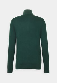 Pullover verde a maniche lunghe con colletto e polsini a coste, realizzato in un materiale a maglia liscio, caratterizzato da un design uniforme senza motivi.
