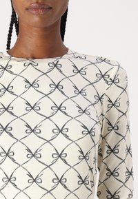 Vero Moda VMALBERTE CILIA BOX - Pikkade varrukatega topp - beige