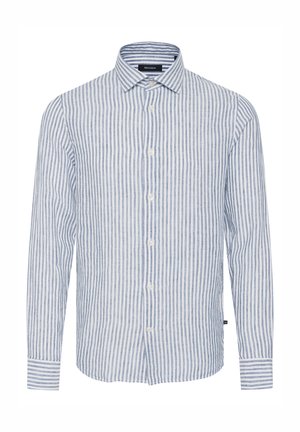 Modrá a biela pruhovaná košeľa s dlhým rukávom vyrobená z ľahkej látky, s golierom na gombíky a gombíkmi na prednej strane.