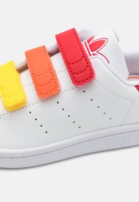 adidas Originals STAN SMITH UNISEX - Trainers - footwear white/better scarlet