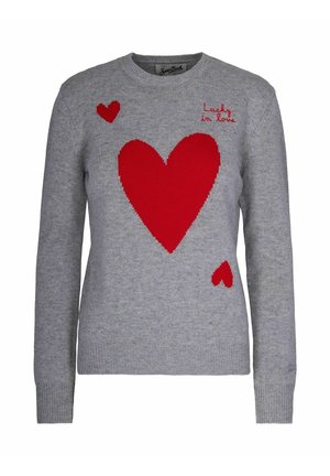 Maglione grigio a maglia con grandi cuori rossi e cuori più piccoli. Collo a girocollo con polsini e orlo a coste, testo ricamato "Fortunato in amore."