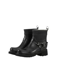 Botas de tobillo de goma negras con un upper texturizado, una correa ancha con herrajes metálicos y un robusto tacón cuadrado.