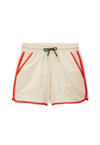 Shorts crème avec des piping rouges sur les côtés, une taille à cordon de serrage et des poches avant. Fabriqués en tissu doux et léger, offrant une coupe décontractée.