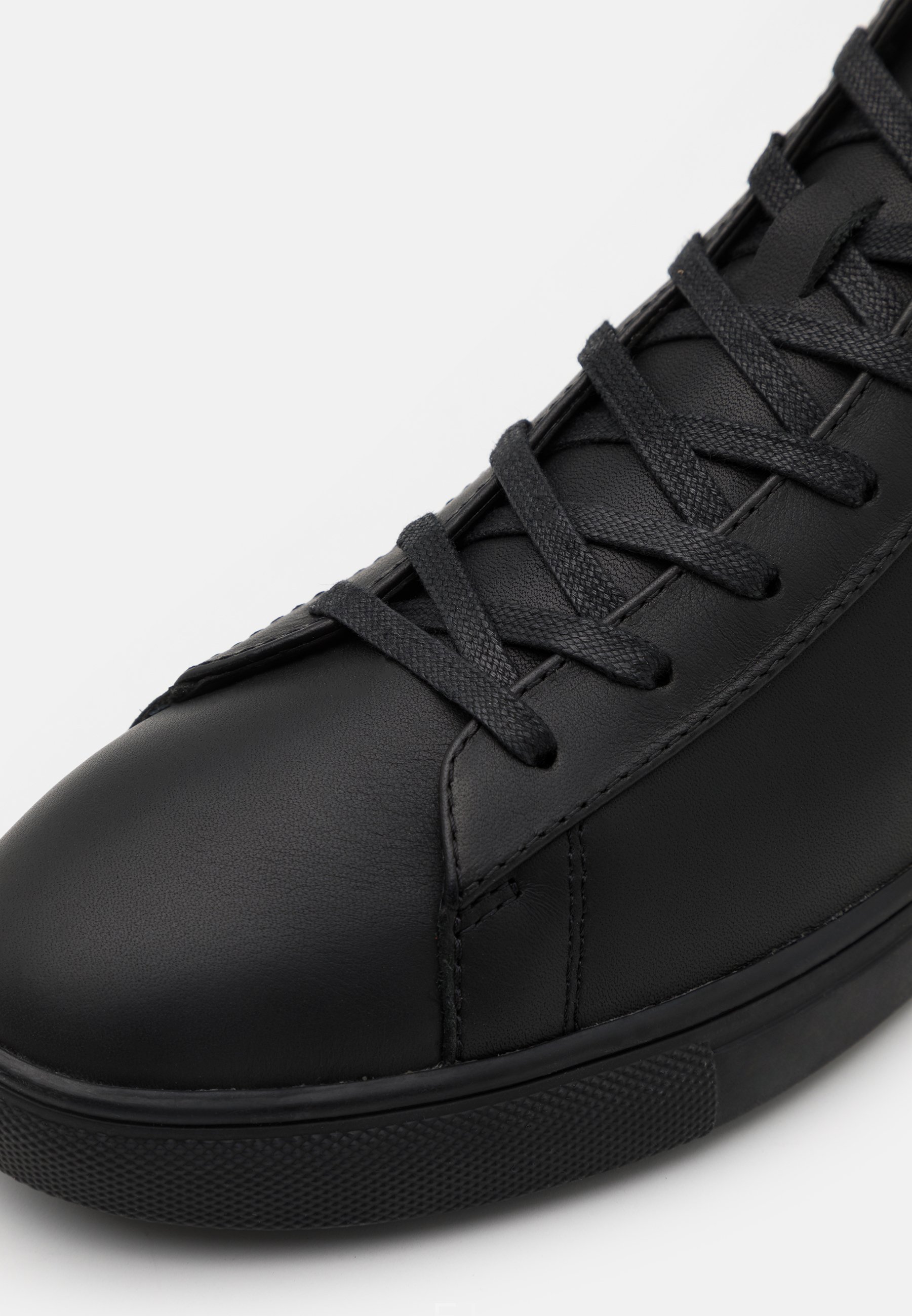 clae bradley mid black