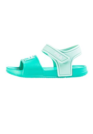 Aqua gekleurde Fila sandalen met verstelbare bandjes, open teen ontwerp, gestructureerde zool en logodetail aan de zijkant, gemaakt van rubber materiaal.