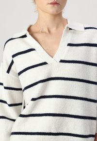 Pieces PCMIKELA V NECK  - Πουλόβερ - cloud dancer
