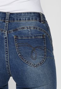 Koroshi Bootcut farmer - azul med   medium blue