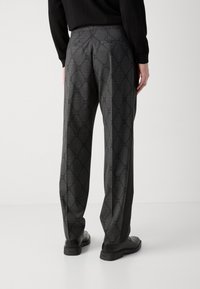 HUGO KRIS TEAGAN - Kostiumas - grey