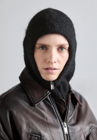 Odabrano, black