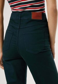 Pepe Jeans HIGH WAIST FLARE WILLA - Džínsy bootcut - dulwich blue