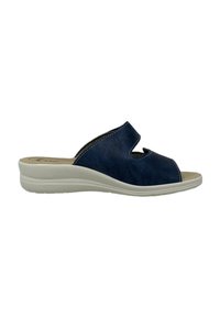 Infradito in pelle blu navy con punta aperta, ritagli curvi e suola in gomma bianca. Texture morbida e design casual per il massimo comfort.