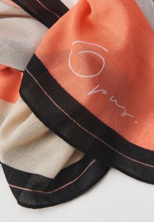 Leichter Schal mit einem Farbverlauf aus Korallen- und Cremestreifen und schwarzen Kanten, sowie einem handgeschriebenen Textdetail in weißem Faden.