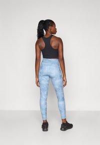 Champion HIGH RISE CAPRI LEGGINGS - Κολάν - light blue