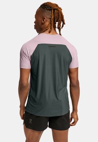 On PERFORMANCE - Sports T-shirts - mauve   lead
