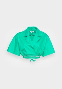 Chemise courte de couleur vert vif, en tissu lisse. Dotée d'un col, de manches courtes et d'un lien à la taille pour un ajustement modulaire.