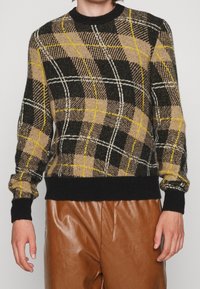 J.LINDEBERG Stickad tröja - brown